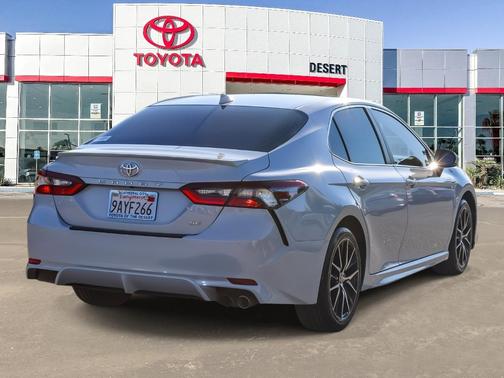 2022 Toyota Camry SE