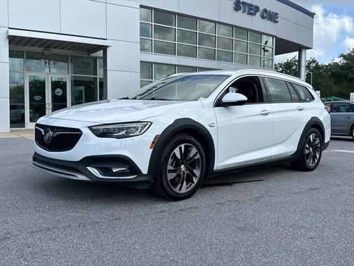 2018 Buick Regal TourX Essence