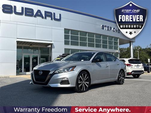 2022 Nissan Altima SR FWD