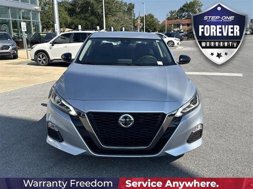 2022 Nissan Altima SR FWD