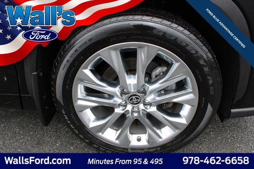 Midnight Black Metallic 2024 Toyota Highlander Limited