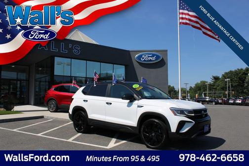 Pure White w/Deep Black Roof 2024 Volkswagen Taos 1.5T SE Black