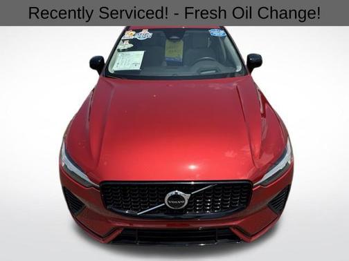 2024 Volvo XC60 B5 Ultimate Dark Theme