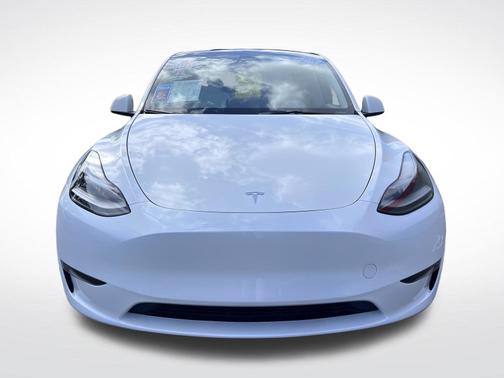Pearl White Multi-Coat 2023 Tesla Model Y AWD