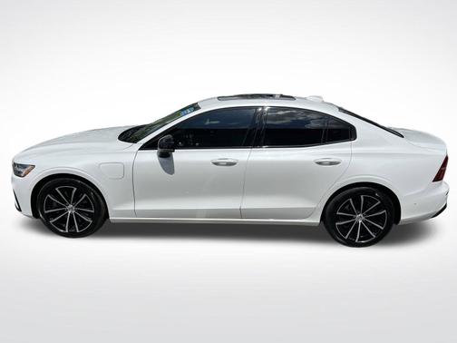 Crystal White Metallic 2023 Volvo S60 Recharge Plug-In Hybrid T8 Plus Dark Theme