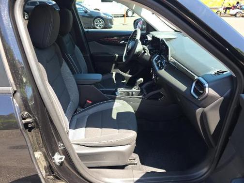 Mosaic Black Metallic 2025 Chevrolet Trailblazer LT