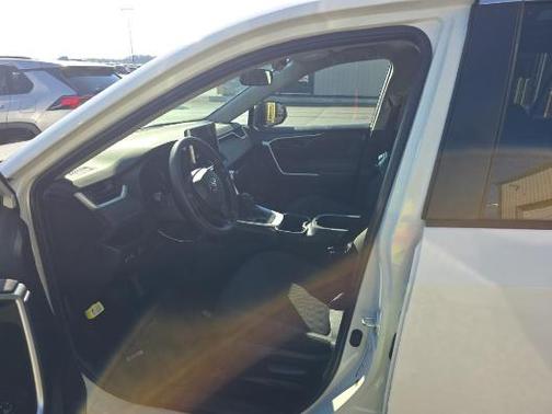 Ice 2024 Toyota RAV4 LE