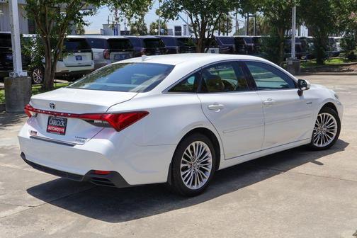 Wind Chill Pearl 2020 Toyota Avalon Hybrid Limited