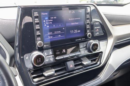 Celestial Silver Metallic 2021 Toyota Highlander XLE