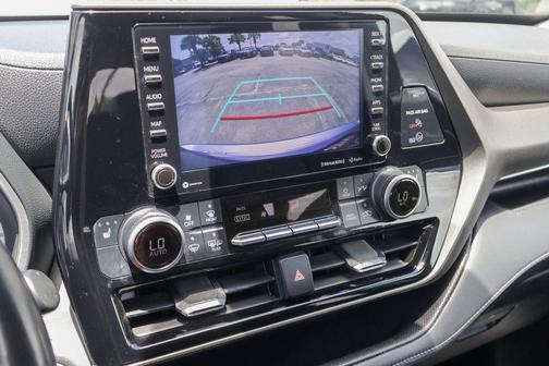 Celestial Silver Metallic 2021 Toyota Highlander XLE