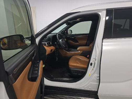 2024 Toyota Highlander Platinum