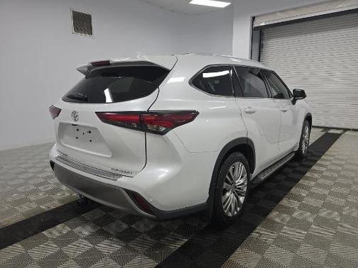 2024 Toyota Highlander Platinum