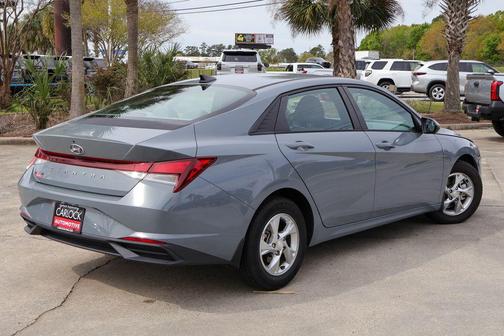 2023 Hyundai ELANTRA SE