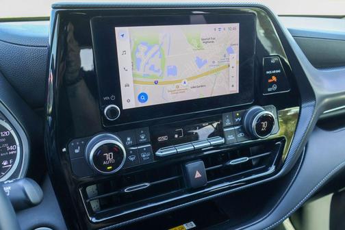 Midnight Black Metallic 2024 Toyota Highlander XSE