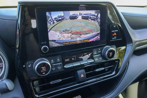 Midnight Black Metallic 2024 Toyota Highlander XSE