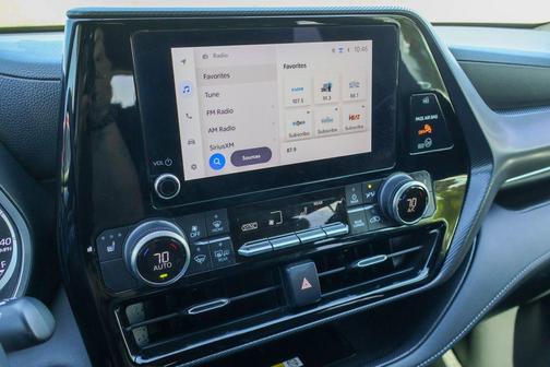 Midnight Black Metallic 2024 Toyota Highlander XSE