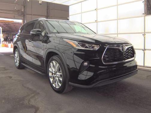 Midnight Black Metallic 2023 Toyota Highlander Limited