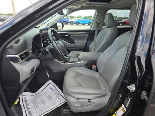Midnight Black Metallic 2023 Toyota Highlander Limited