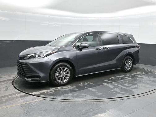 2025 Toyota Sienna LE