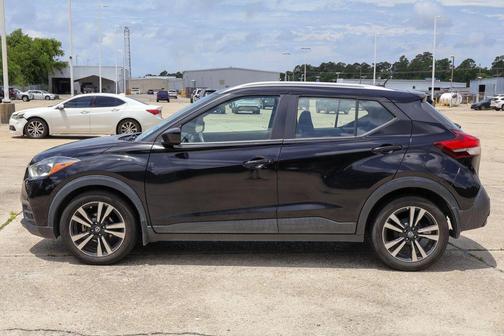 Super Black 2020 Nissan Kicks SV