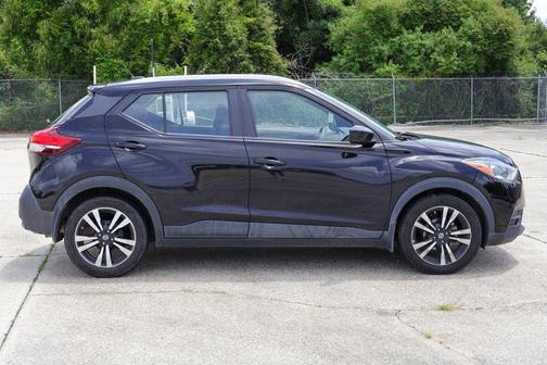 Super Black 2020 Nissan Kicks SV