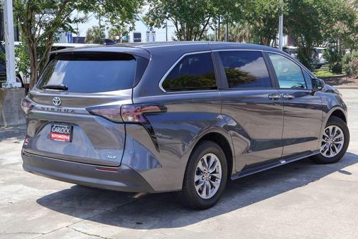 Magnetic Gray Metallic 2025 Toyota Sienna XLE