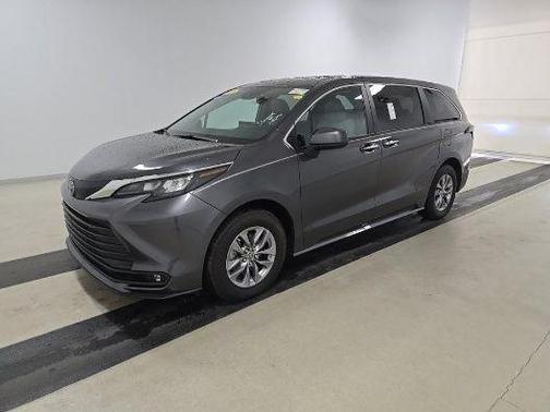 Magnetic Gray Metallic 2025 Toyota Sienna XLE