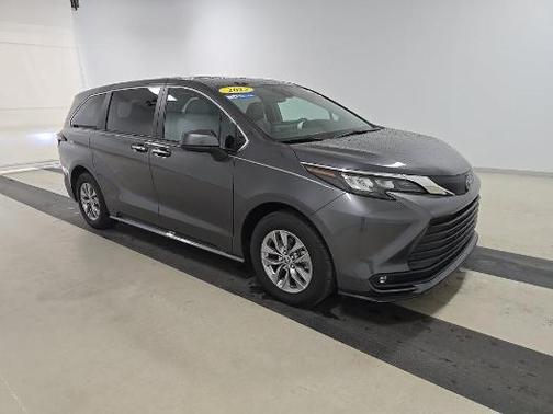 Magnetic Gray Metallic 2025 Toyota Sienna XLE