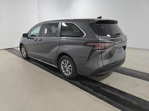 Magnetic Gray Metallic 2025 Toyota Sienna XLE