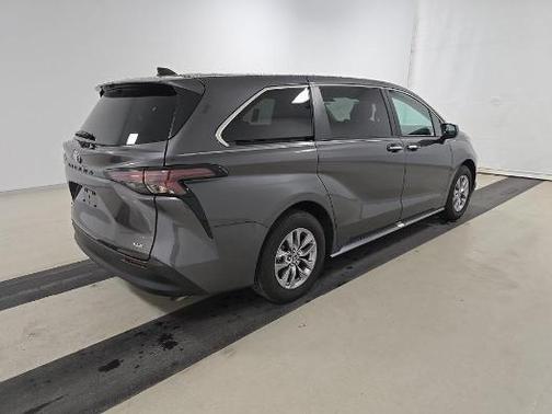 Magnetic Gray Metallic 2025 Toyota Sienna XLE