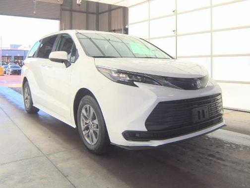 2024 Toyota Sienna LE