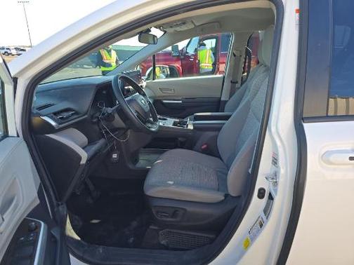 2024 Toyota Sienna LE