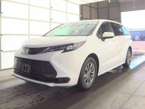 2024 Toyota Sienna LE