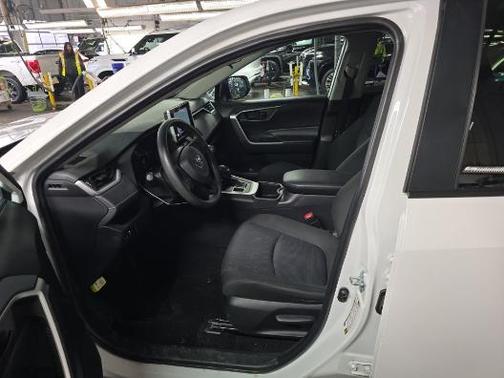 Ice 2024 Toyota RAV4 LE