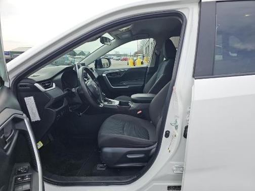 Ice 2024 Toyota RAV4 LE