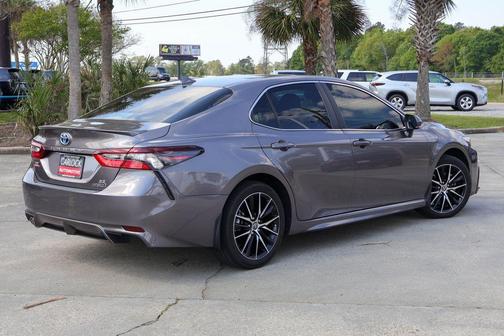 2024 Toyota Camry Hybrid SE