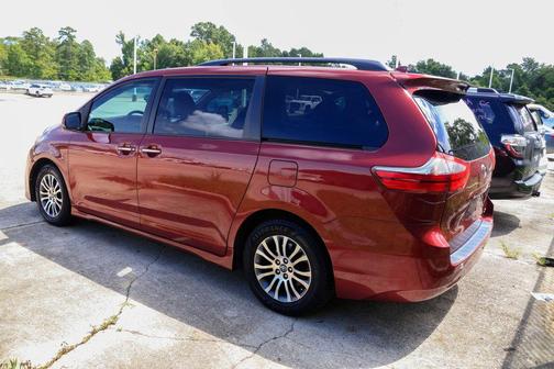 Salsa Red Pearl 2020 Toyota Sienna XLE