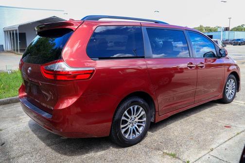 Salsa Red Pearl 2020 Toyota Sienna XLE