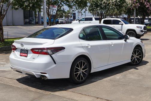 Ice 2023 Toyota Camry SE