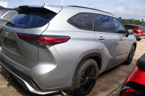 Celestial Silver Metallic 2023 Toyota Highlander XSE