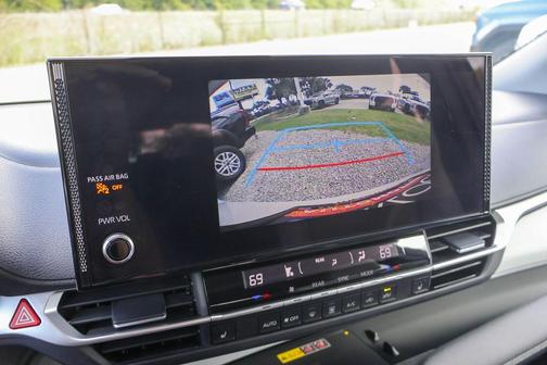 Pearl 2025 Toyota Sienna XLE