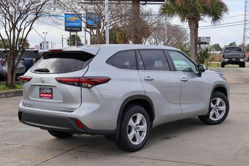 2024 Toyota Highlander LE