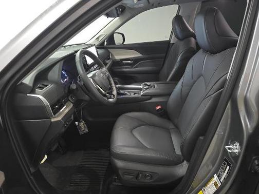 Metal 2026 Toyota Grand Highlander
