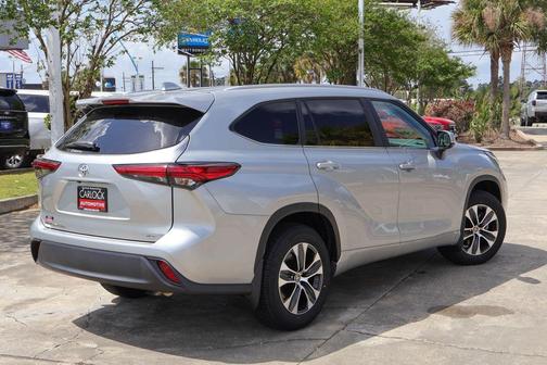 Silver 2023 Toyota Highlander XLE