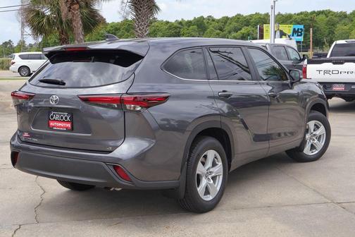 Magnetic Gray Metallic 2025 Toyota Highlander LE