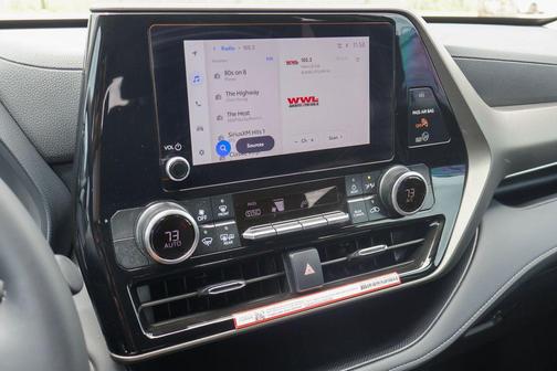 Magnetic Gray Metallic 2025 Toyota Highlander LE