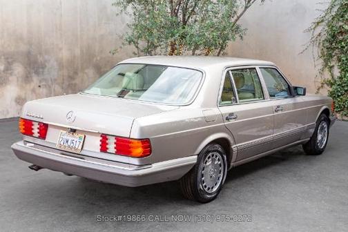 Silver Metallic 1991 Mercedes-Benz S-Class 560SEL