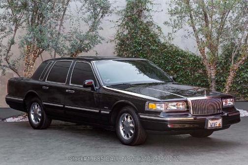 Ebony Black 1995 Lincoln Town Car Signature