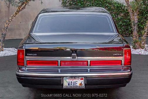 Ebony Black 1995 Lincoln Town Car Signature