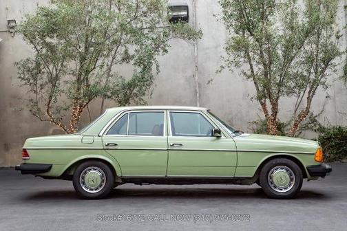 1977 Mercedes-Benz 300D 